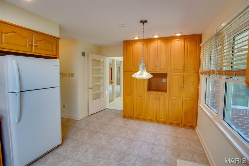 Image 21 of property listing at 20 Fairmount Drive, Alton, IL 62002