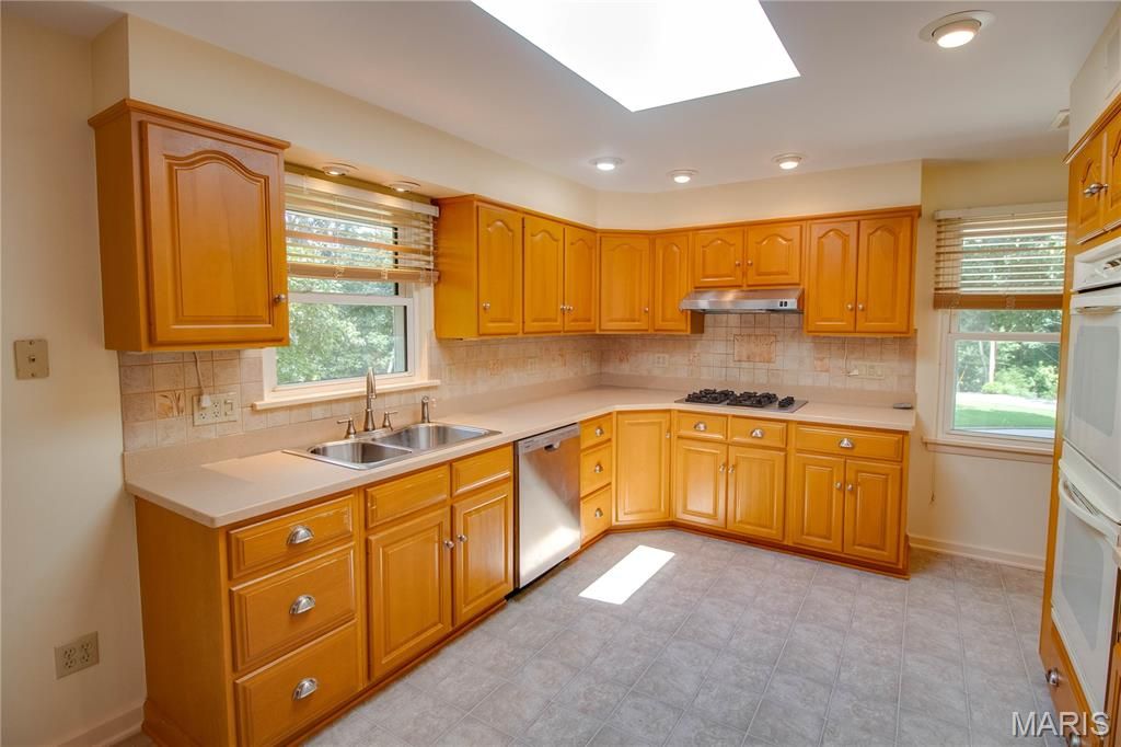 Image 22 of property listing at 20 Fairmount Drive, Alton, IL 62002