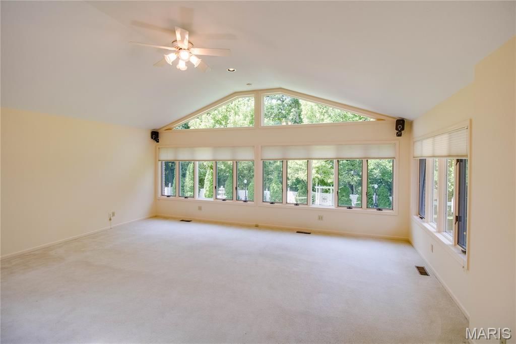 Image 26 of property listing at 20 Fairmount Drive, Alton, IL 62002