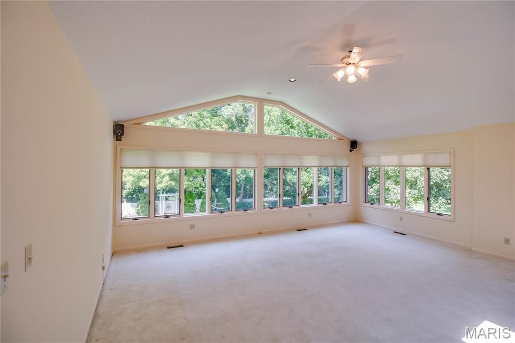 Image 28 of property listing at 20 Fairmount Drive, Alton, IL 62002