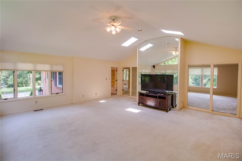 Image 29 of property listing at 20 Fairmount Drive, Alton, IL 62002