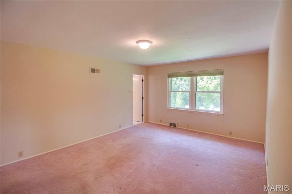 Image 30 of property listing at 20 Fairmount Drive, Alton, IL 62002