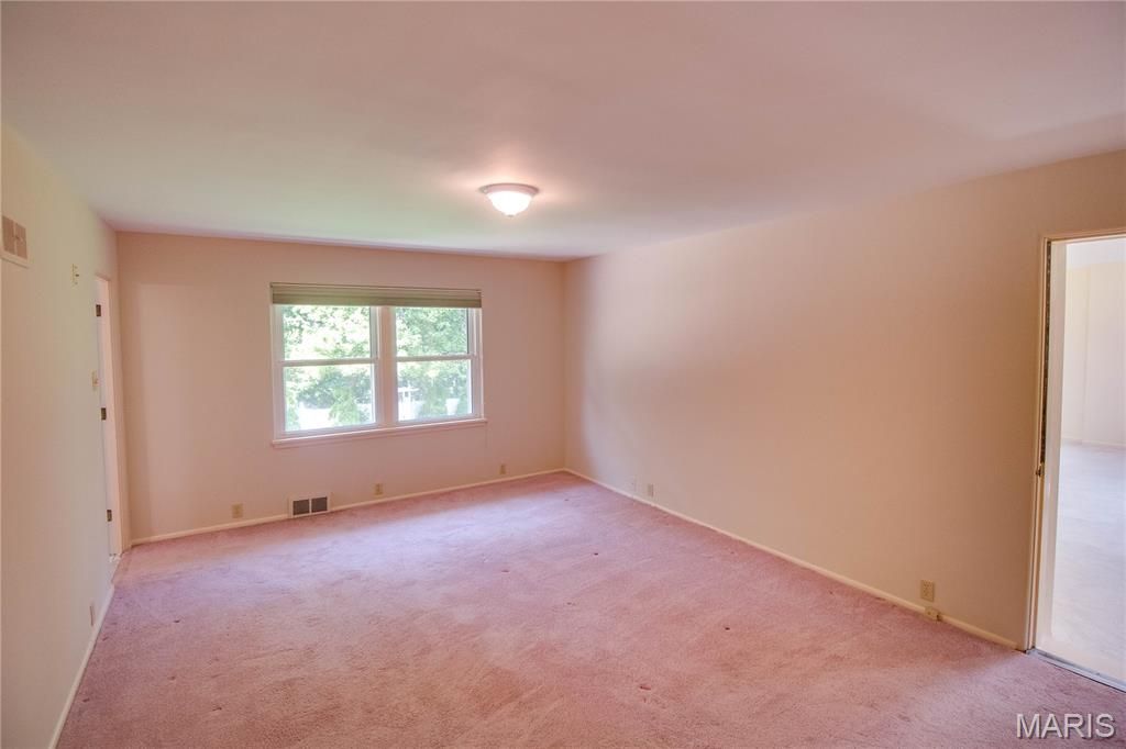 Image 33 of property listing at 20 Fairmount Drive, Alton, IL 62002
