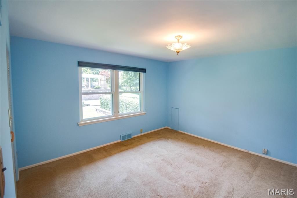 Image 38 of property listing at 20 Fairmount Drive, Alton, IL 62002