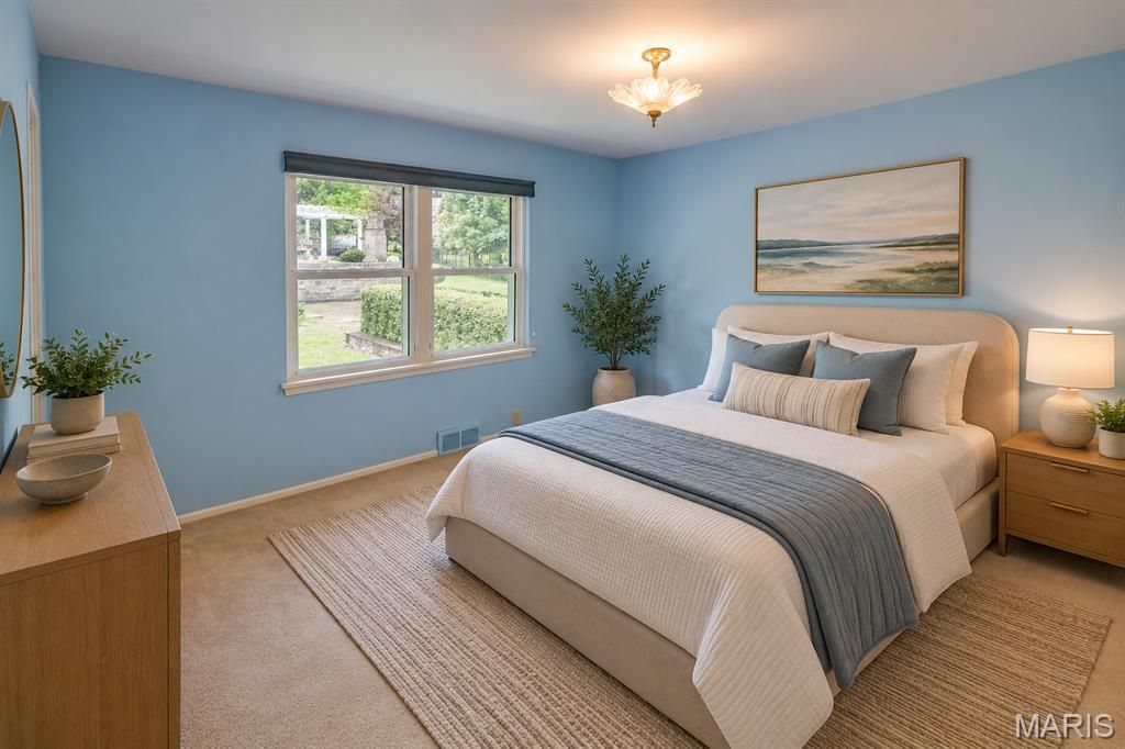 Image 39 of property listing at 20 Fairmount Drive, Alton, IL 62002