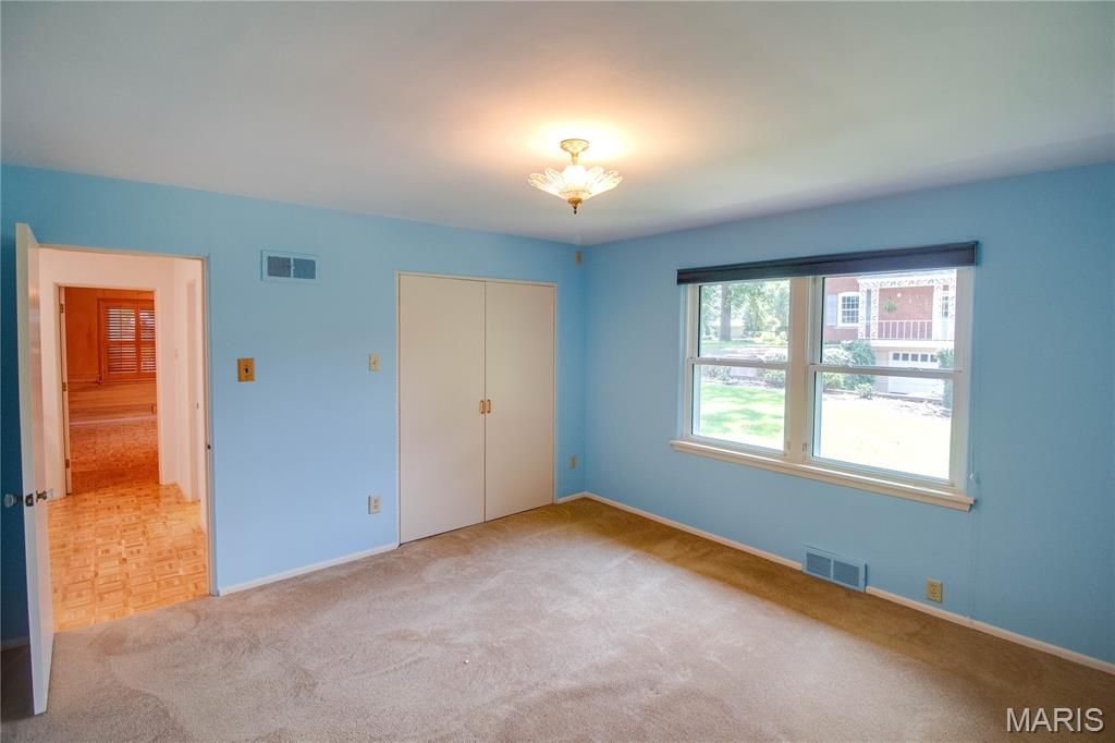 Image 40 of property listing at 20 Fairmount Drive, Alton, IL 62002