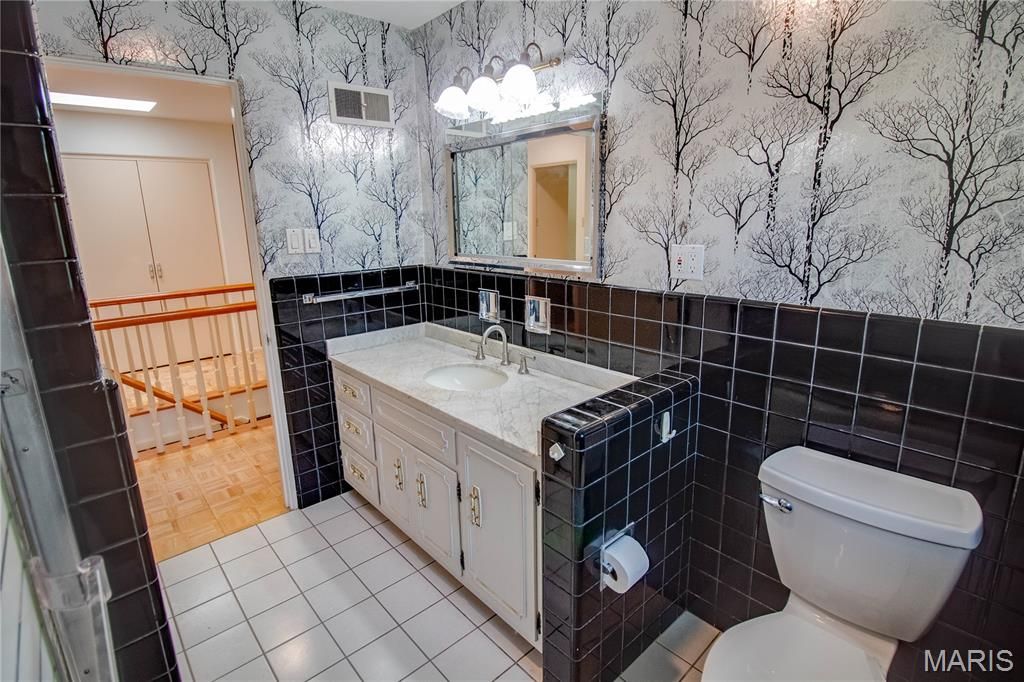 Image 43 of property listing at 20 Fairmount Drive, Alton, IL 62002