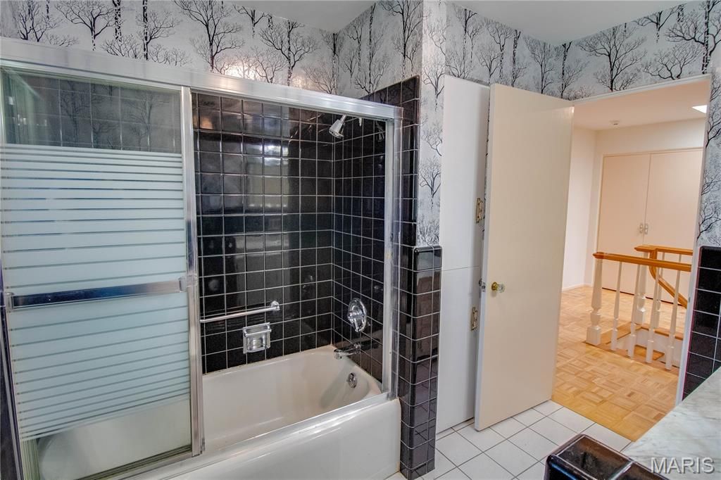 Image 44 of property listing at 20 Fairmount Drive, Alton, IL 62002