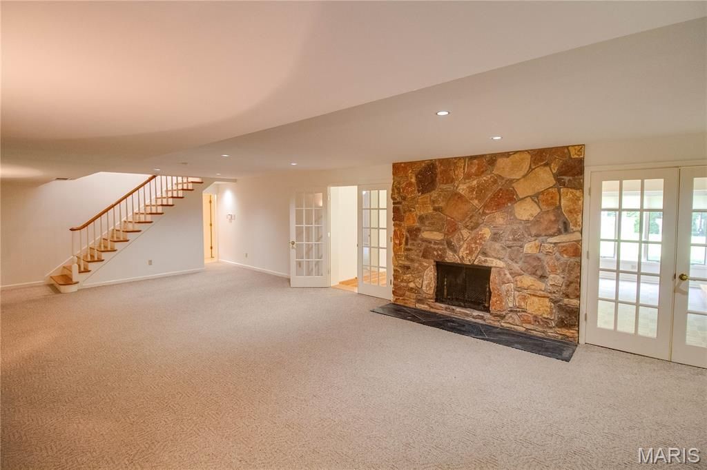 Image 49 of property listing at 20 Fairmount Drive, Alton, IL 62002
