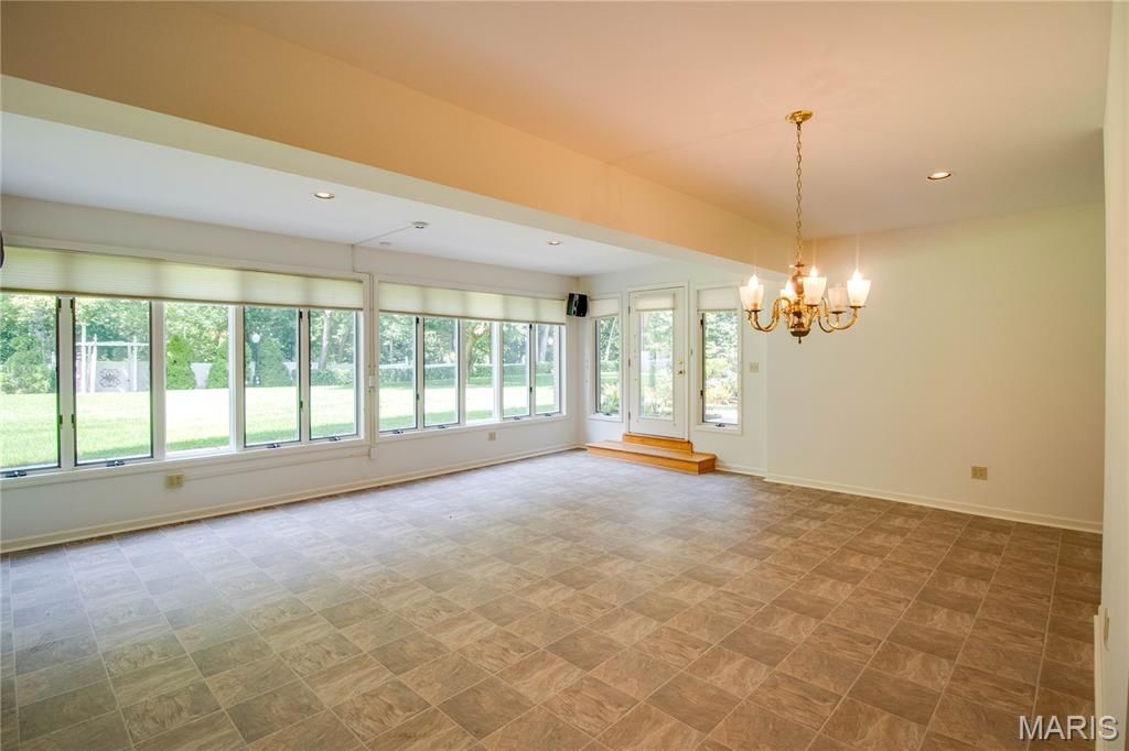 Image 53 of property listing at 20 Fairmount Drive, Alton, IL 62002