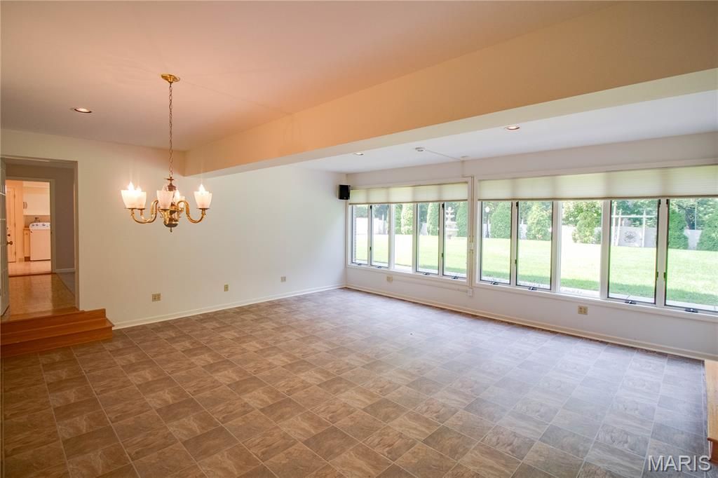 Image 55 of property listing at 20 Fairmount Drive, Alton, IL 62002