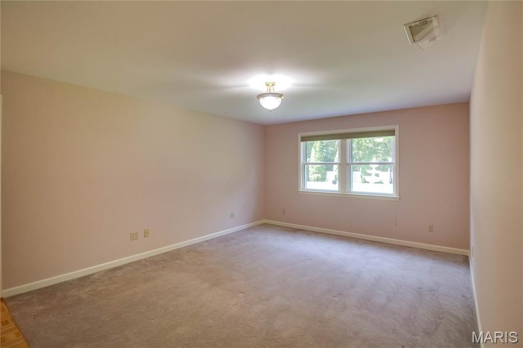 Image 57 of property listing at 20 Fairmount Drive, Alton, IL 62002