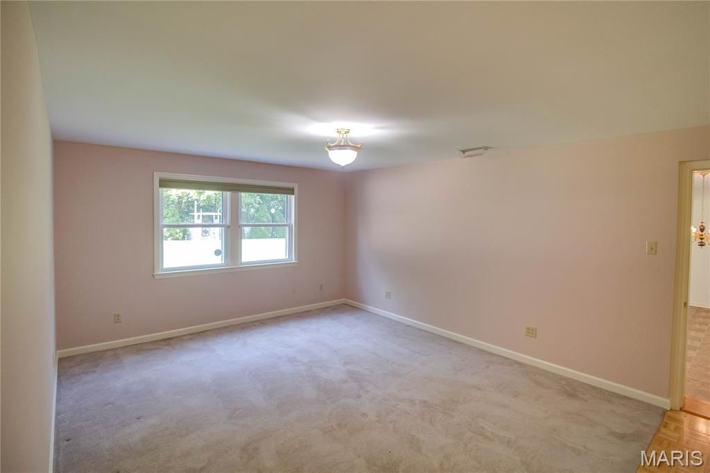 Image 60 of property listing at 20 Fairmount Drive, Alton, IL 62002