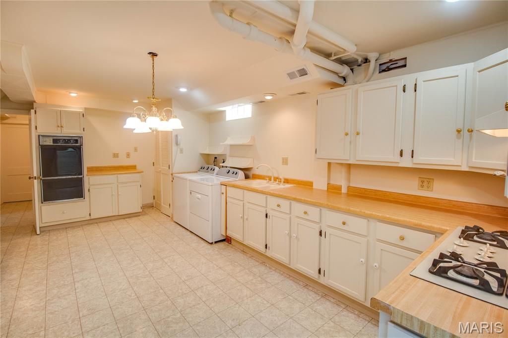 Image 63 of property listing at 20 Fairmount Drive, Alton, IL 62002