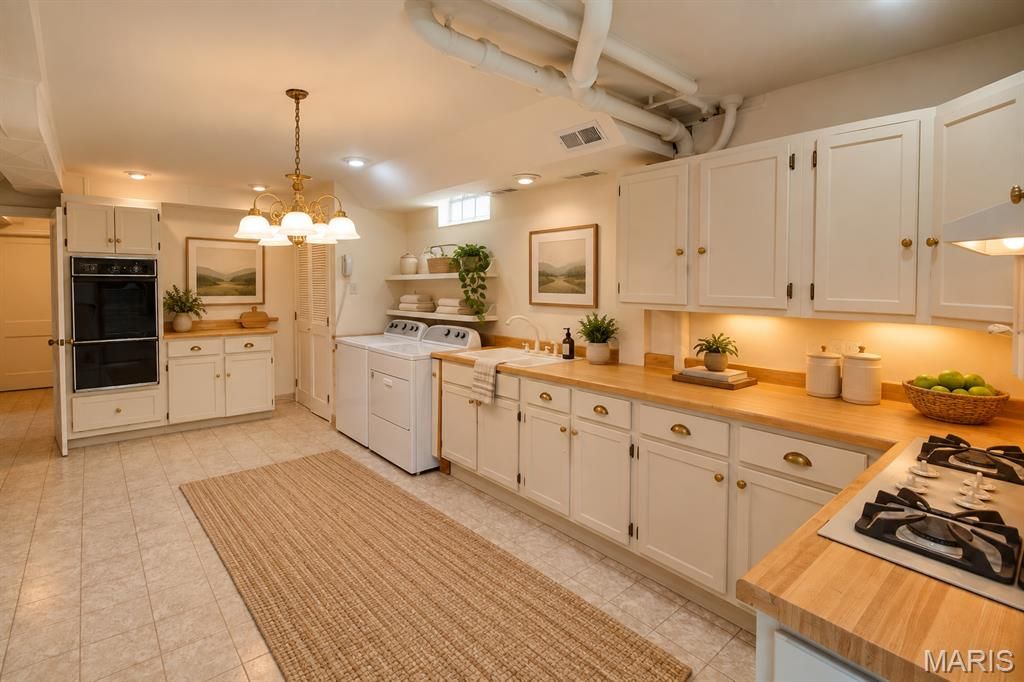 Image 64 of property listing at 20 Fairmount Drive, Alton, IL 62002