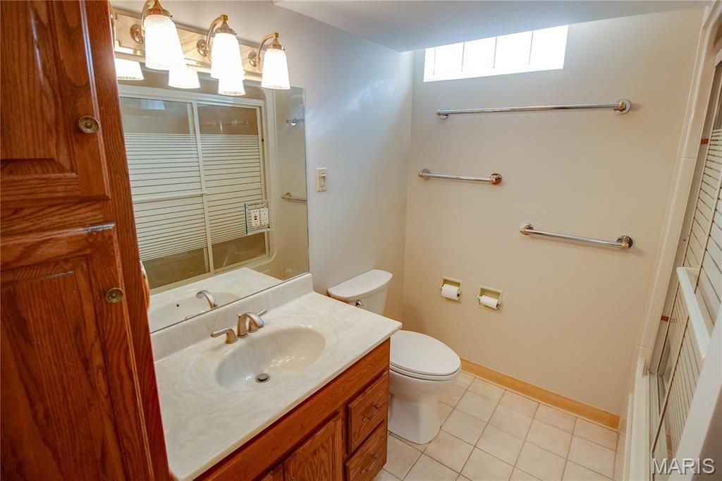 Image 67 of property listing at 20 Fairmount Drive, Alton, IL 62002