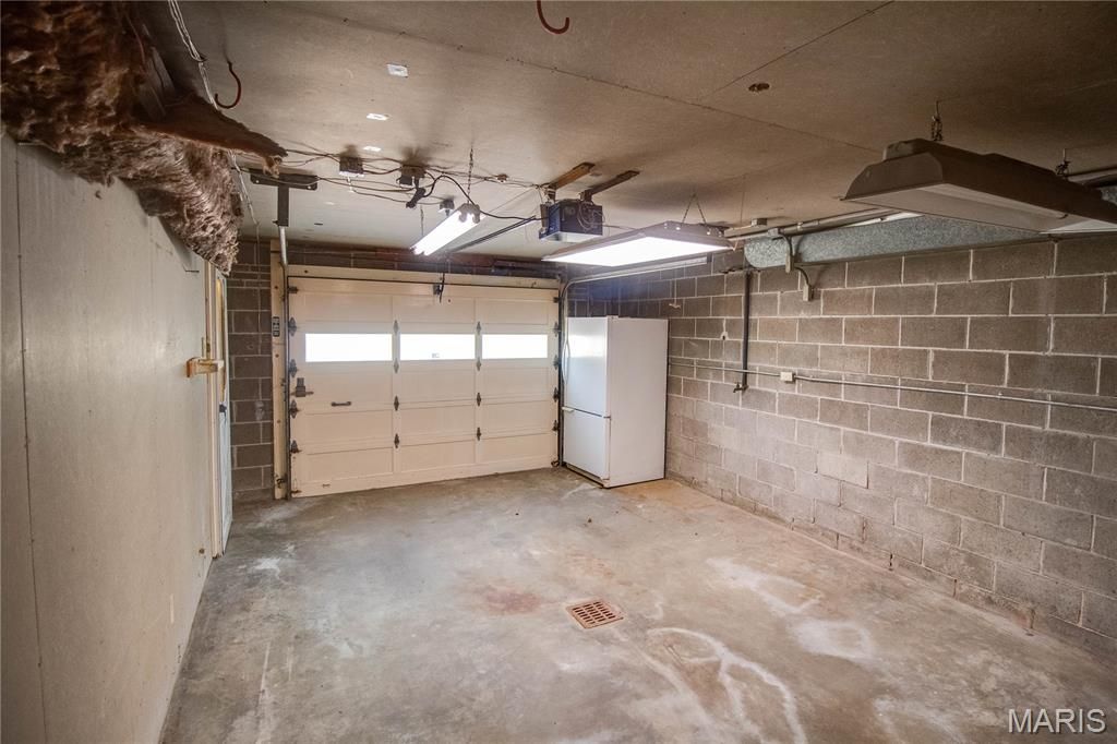 Image 75 of property listing at 20 Fairmount Drive, Alton, IL 62002