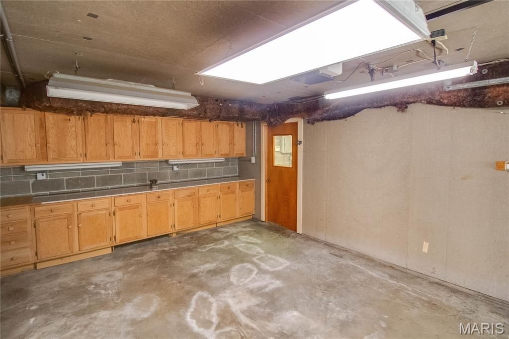 Image 76 of property listing at 20 Fairmount Drive, Alton, IL 62002