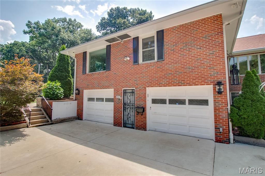 Image 78 of property listing at 20 Fairmount Drive, Alton, IL 62002
