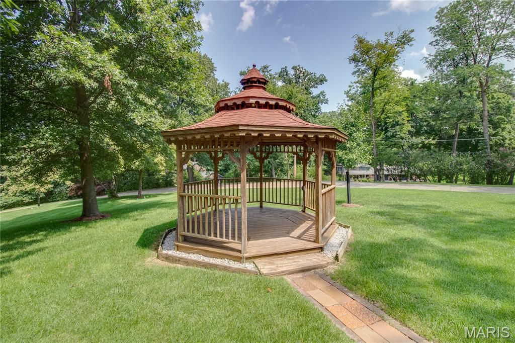 Image 80 of property listing at 20 Fairmount Drive, Alton, IL 62002