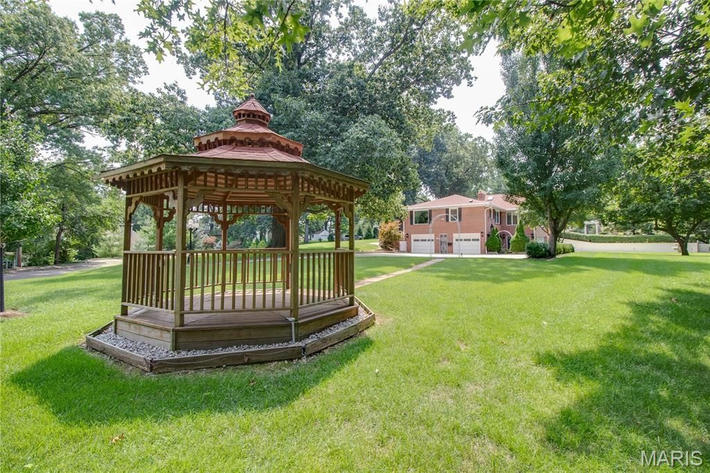 Image 81 of property listing at 20 Fairmount Drive, Alton, IL 62002