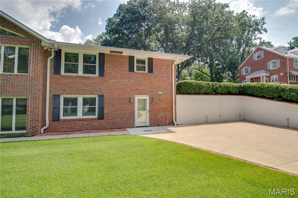 Image 83 of property listing at 20 Fairmount Drive, Alton, IL 62002