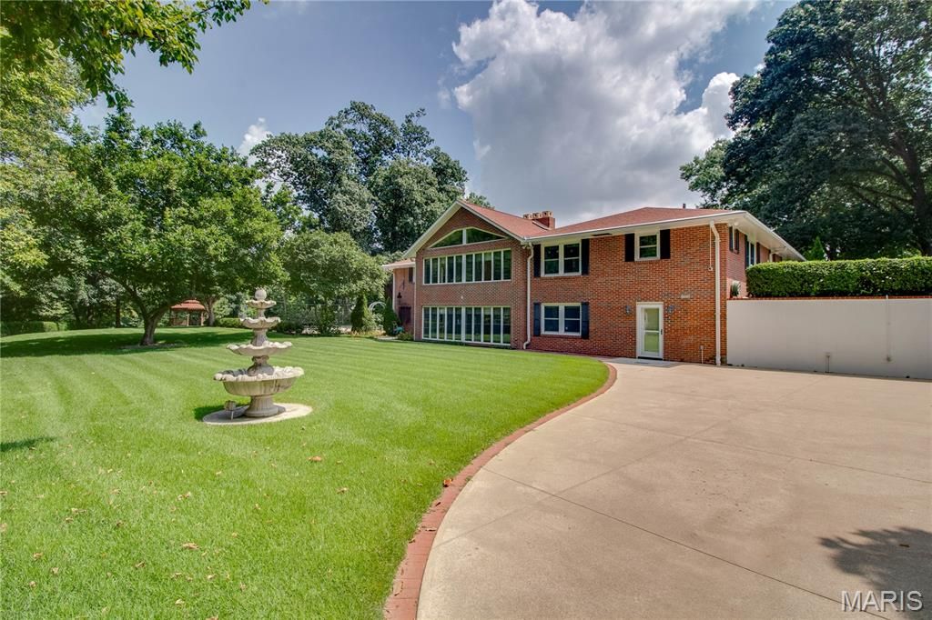 Image 84 of property listing at 20 Fairmount Drive, Alton, IL 62002