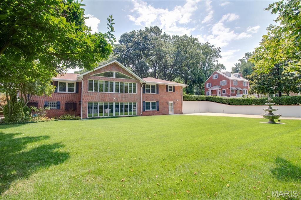 Image 87 of property listing at 20 Fairmount Drive, Alton, IL 62002