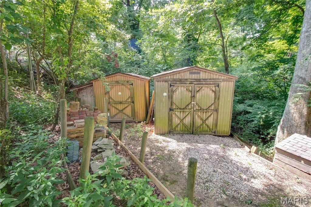 Image 91 of property listing at 20 Fairmount Drive, Alton, IL 62002