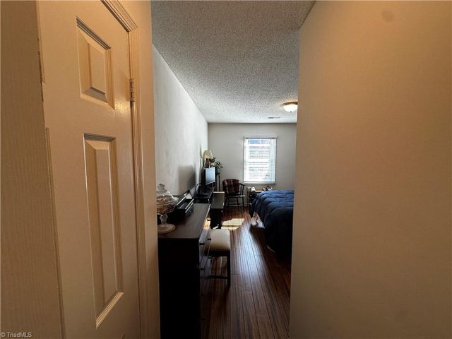 27 Park Village Lane B, Greensboro, NC 27455