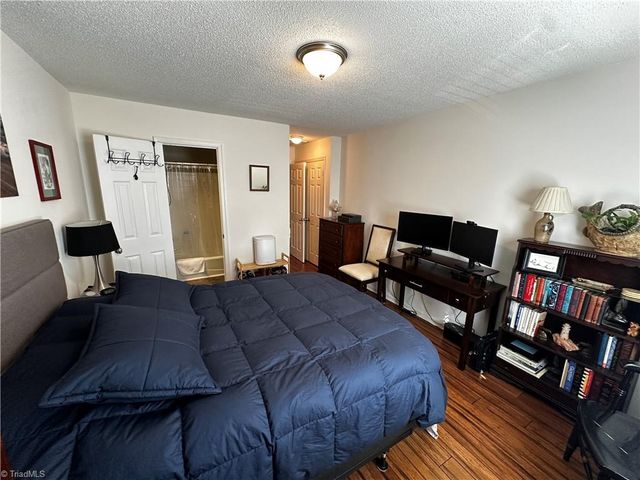 27 Park Village Lane B, Greensboro, NC 27455