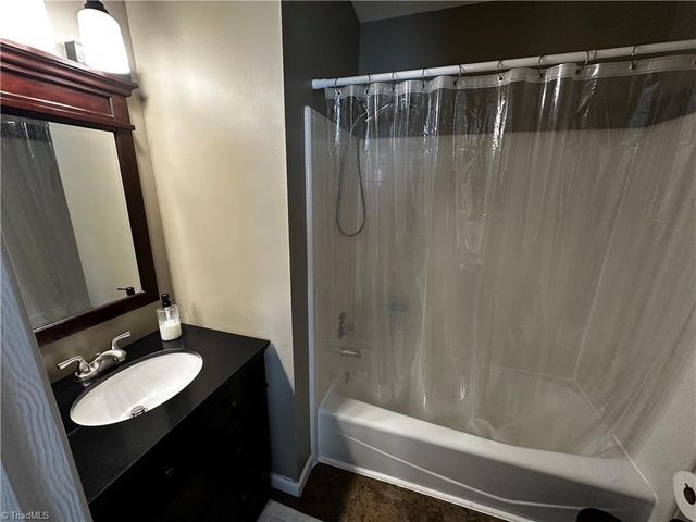 27 Park Village Lane B, Greensboro, NC 27455