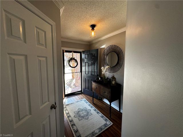 27 Park Village Lane B, Greensboro, NC 27455