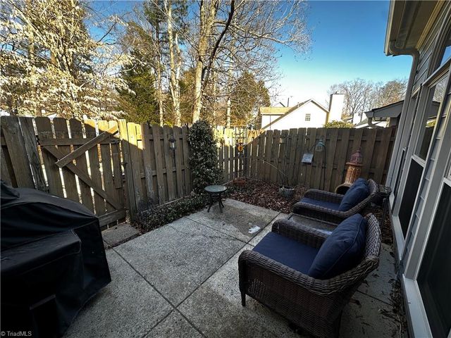 27 Park Village Lane B, Greensboro, NC 27455