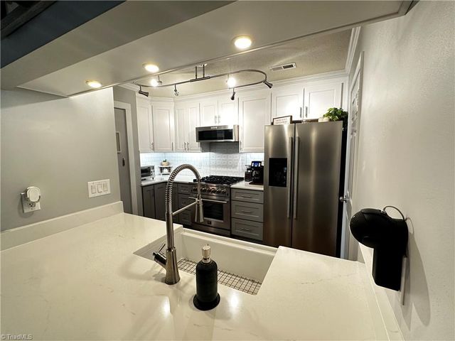 27 Park Village Lane B, Greensboro, NC 27455