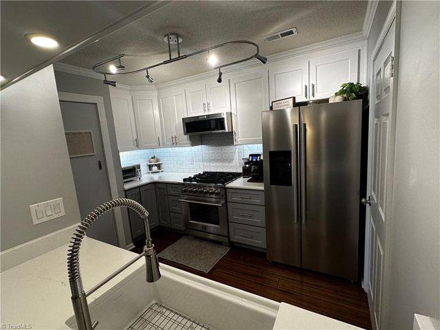 27 Park Village Lane B, Greensboro, NC 27455