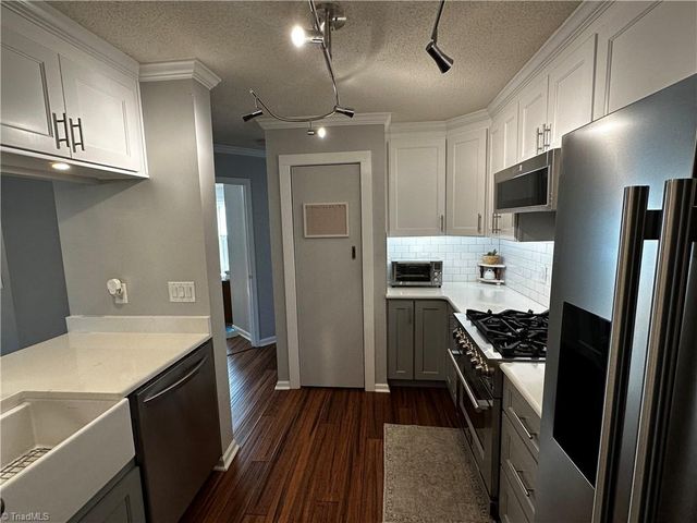 27 Park Village Lane B, Greensboro, NC 27455