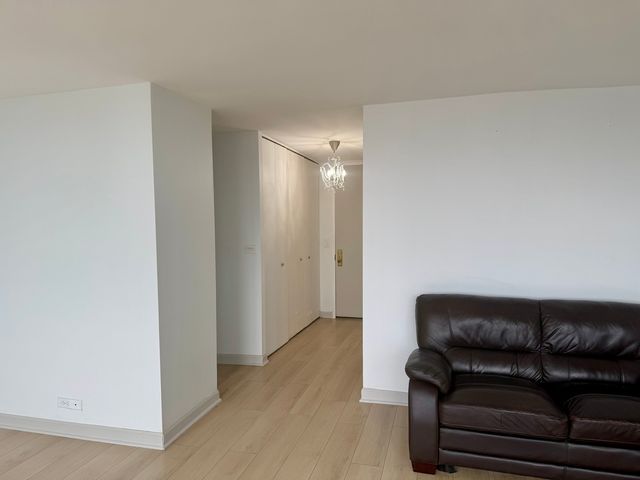 655 W Irving Park Road 4805, Chicago, IL 60613