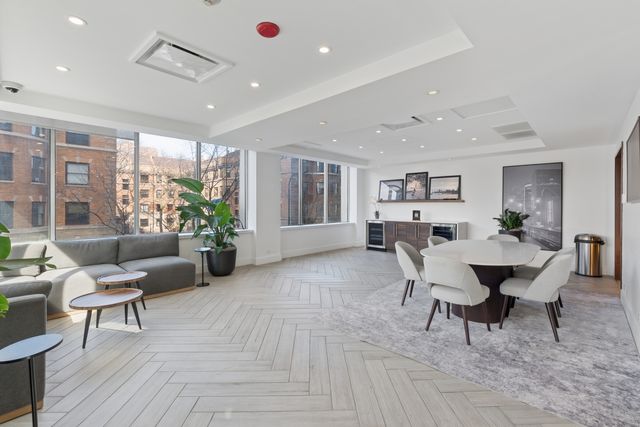 655 W Irving Park Road 4805, Chicago, IL 60613