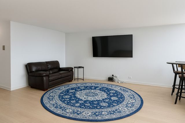 655 W Irving Park Road 4805, Chicago, IL 60613