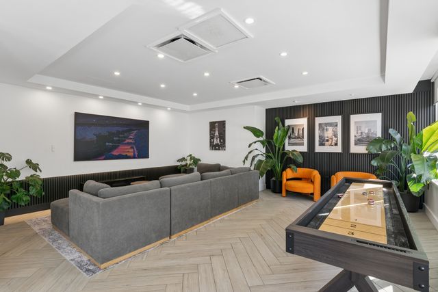 655 W Irving Park Road 4805, Chicago, IL 60613