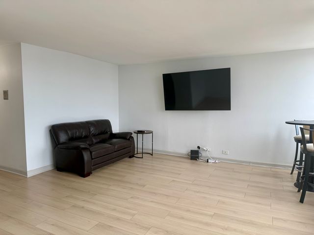 655 W Irving Park Road 4805, Chicago, IL 60613