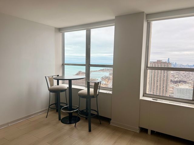 655 W Irving Park Road 4805, Chicago, IL 60613