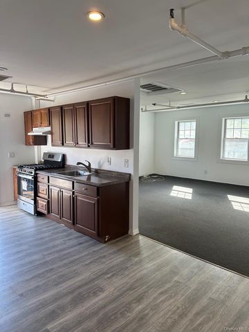 665 Commerce Street, Thornwood, NY 10594