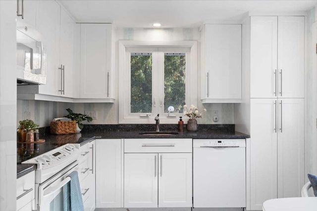 29 Laurel Hill Ln, Holden, MA 01520