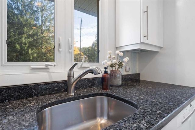 29 Laurel Hill Ln, Holden, MA 01520