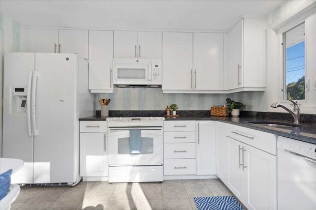29 Laurel Hill Ln, Holden, MA 01520
