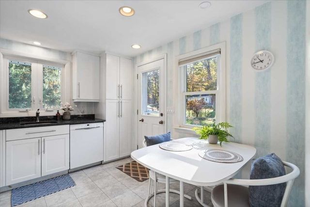 29 Laurel Hill Ln, Holden, MA 01520