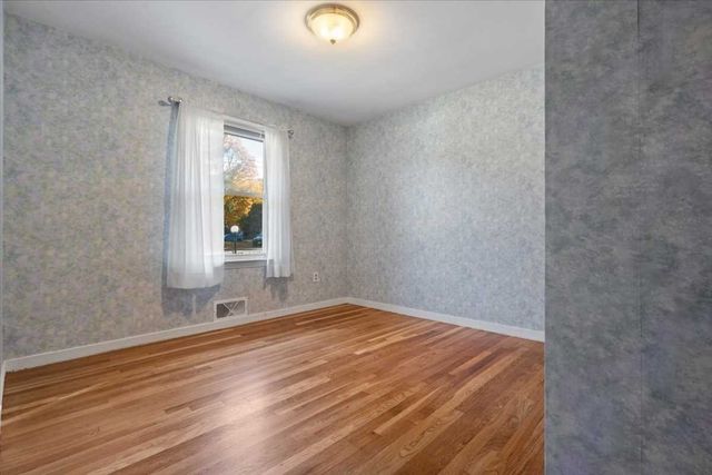 29 Laurel Hill Ln, Holden, MA 01520