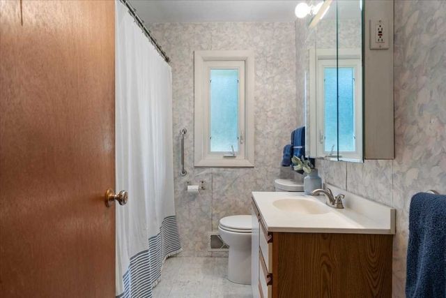 29 Laurel Hill Ln, Holden, MA 01520